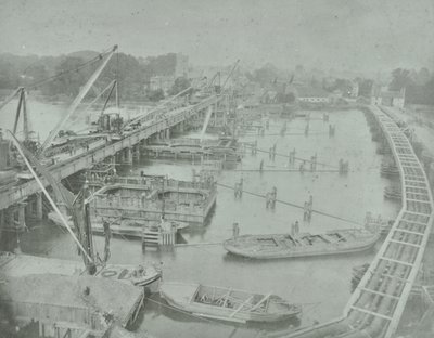 Putney Köprüsü: yeni köprü için temel kazma, 1883 by English Photographer