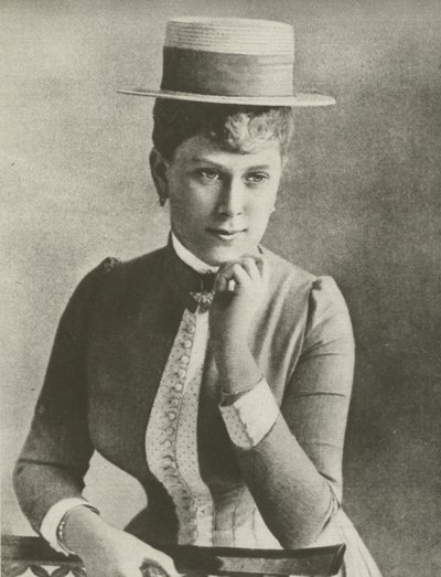 Queen Mary, 18 yaşında, kayık giyiyor (s/b fotoğraf) by English Photographer