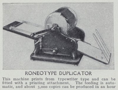 Roneotype çoğaltıcı (s/b fotoğraf) by English Photographer