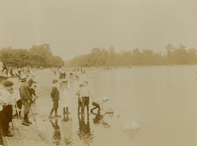 Yuvarlak Gölet, Kensington Bahçeleri, Londra by English Photographer