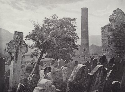 Yuvarlak Kule, St Kevins Cross ve Mutfak, Glendalough by English Photographer
