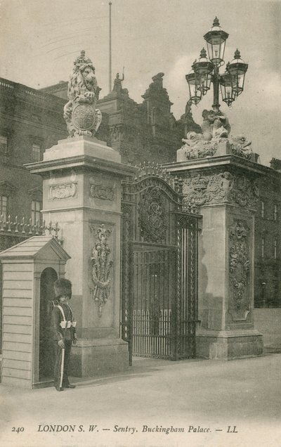 Nöbetçi, Buckingham Sarayı by English Photographer