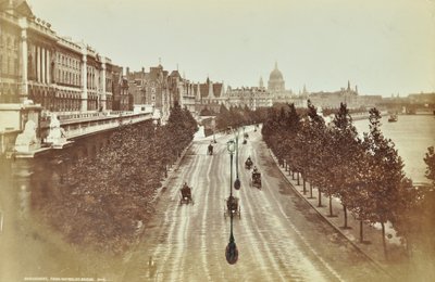 Somerset House, Victoria Embankment, Westminster LB: Waterloo Köprüsü