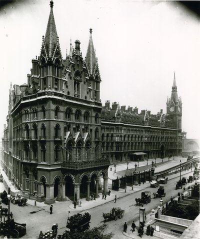 St Pancras Tren İstasyonu; Nisan 1899