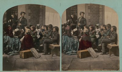 Bir tahtaya yazan bir öğretmeni betimleyen stereoskopik görüntü by English Photographer