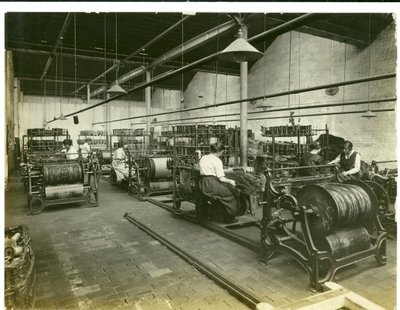 Goblen ayarı, Hughes fabrikası No. 2, 1923 by English Photographer