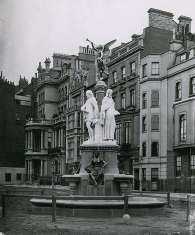Kahverengi Çeşme, Park Lane, Londra by English Photographer
