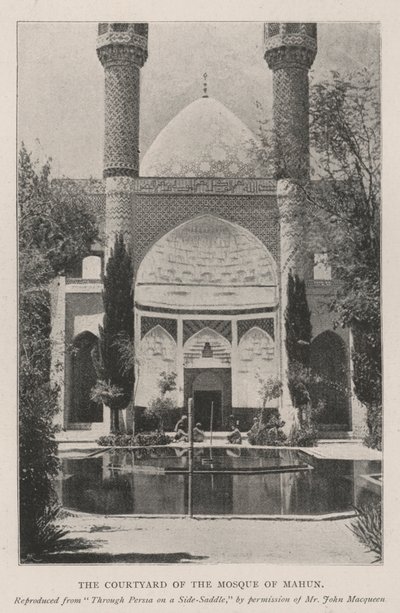 Mahun Camii Avlusu by English Photographer