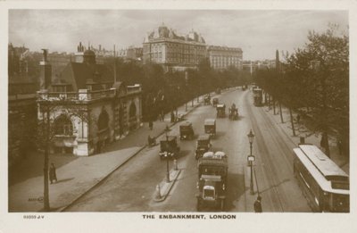 The Embankment, Londra by English Photographer