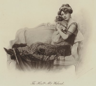 Saygıdeğer Bayan Walrond (b/w fotoğraf) by English Photographer