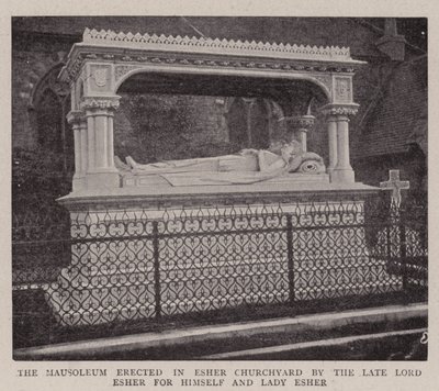 Merhum Lord Esher tarafından kendisi ve Leydi Esher için Esher Kilisesi bahçesinde dikilen Mozole by English Photographer