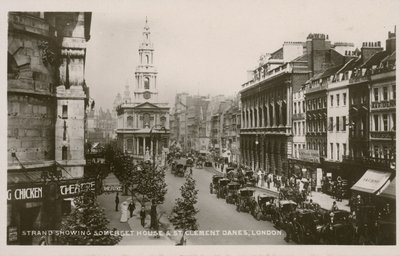 The Strand, gösteren Somerset House ve St Clement Danes, Londra by English Photographer
