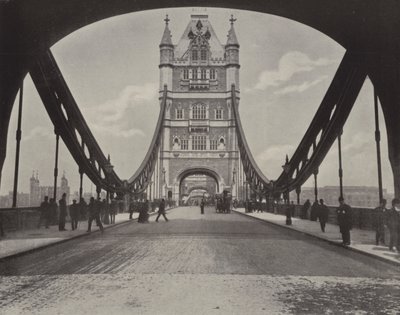 Kule Köprüsü (b/w fotoğraf) by English Photographer
