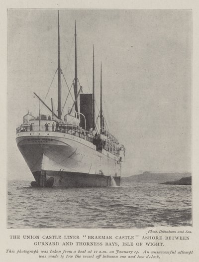 Union Castle Liner Braemar Kalesi, Gurnard ve Thorness Bays, Wight Adası arasında karada by English Photographer