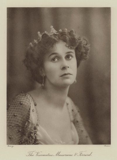 Vikontes Massereene ve Ferrard (b/w fotoğraf) by English Photographer