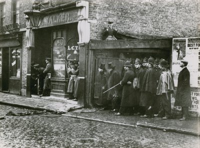 Sidney Caddesi kuşatması by English Photographer