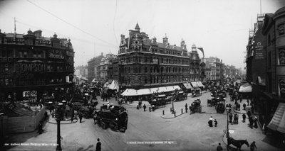 Tottenham Court Road ve Oxford Street, Londra by English Photographer