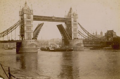 Tower Bridge, Londra by English Photographer