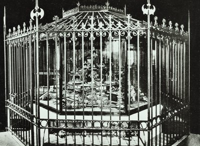 Londra Kulesi, Tower Hill: Kraliyet Mücevherleri, 1890 by English Photographer