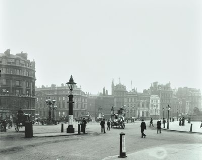 Trafalgar Meydanı, Westminster LB: Charing Cross
