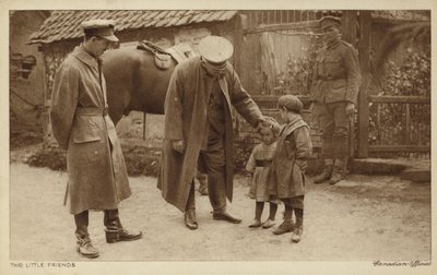 İki Küçük Arkadaş (siyah-beyaz fotoğraf) by English Photographer
