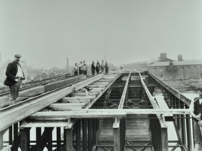Vauxhall Köprüsü: yıkım, 1898 by English Photographer