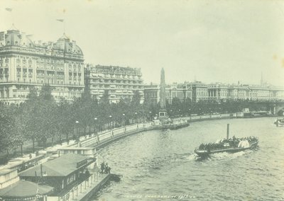 Victoria Embankment, Westminster LB: Hungerford Bridge
