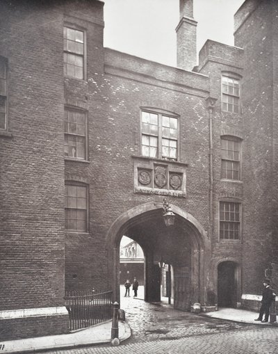Lincolns Inn Gateway