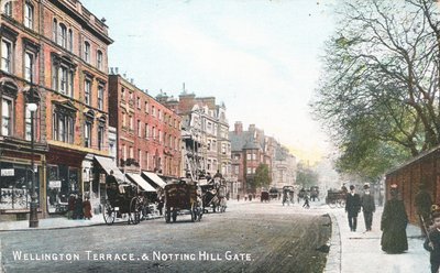 Wellington Terrace ve Notting Hill Gate (renkli fotoğraf) by English Photographer