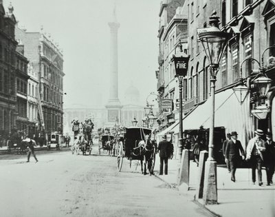 Whitehall, Westminster LB: Whitehall, Trafalgar Meydanı'na bakıyor, 1895 by English Photographer
