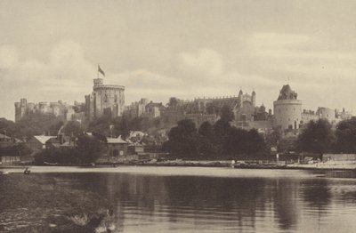Windsor Kalesi, Nehirden Görünüm (b/w fotoğraf) by English Photographer