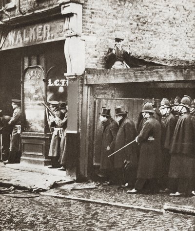 Winston Churchill Sidney caddesi kuşatması sırasında, Londra 1911 (s/b fotoğraf) by English Photographer