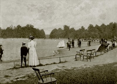 Dalgalara Hükmetmeyi Öğrenen Genç Britanya (s/b fotoğraf) by English Photographer