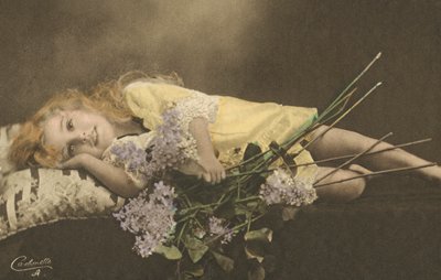 genç kız ve çiçekler by English Photographer