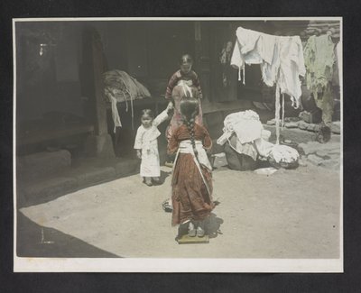 Genç kızlar, Kore Fotoğraf Albümü by English Photographer
