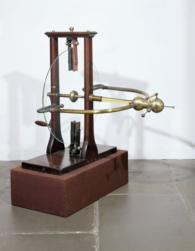Elektro-statik plaka makinesi, Jan Ingenhousz (1730-99) tarafından yapılan bir tasarımın ardından by English School
