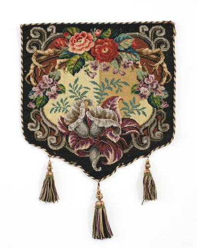 Yangın perdesi paneli, c.1850 (Boncuk işi ve ipek sırtlı Berlin yünlü kanvas panel) by English School