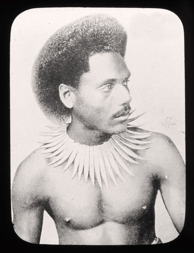 Magic Lantern Slide geleneksel kostümlü bir Fiji Şefini gösteriyor. 1900 dolayları by English School