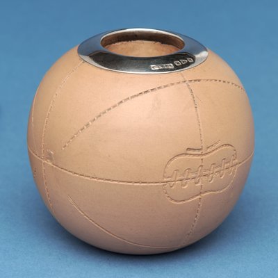 Futbol şeklinde kibrit tutucu, Doulton & Co., Lambeth (seramik) by English School