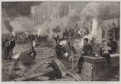 Güney Middlesex Tüfek Gönüllüleri Birliği üyeleri, Piccadilly, Burlington House Bahçelerinde Torchlight Tarafından İş Başında, Drill-Shed için Zemini temizliyor (gravür) by English School