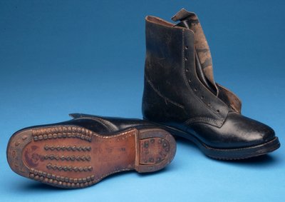 Bir Çift Holdfast Madenci Botu, 1900