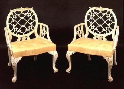 Bir çift boyalı ve oymalı koltuk, George III, 18. yüzyılın sonları by English School