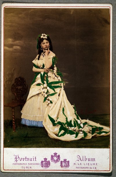 Kadın kostümlü kartpostal by English School