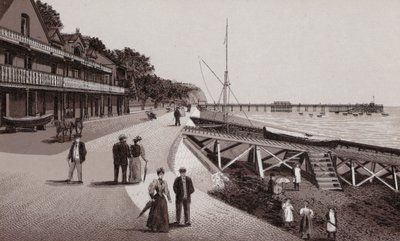 Gezinti, Penarth (taş) by English School