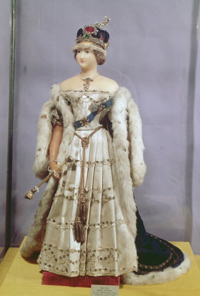 Kraliçe Victoria (1819-1901) taç giyme cübbesi giymiş bebek, 1840 dolayları (mum) by English School