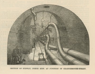 Charterhouse Caddesi kavşağında metro, kuzey tarafı, bölümü by English School
