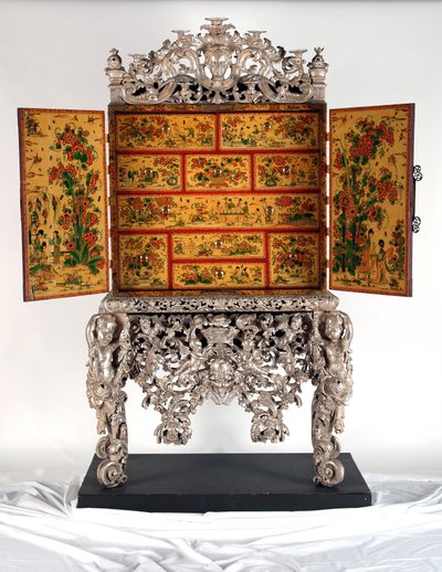 Witcombe Dolabı, c.1697 (japonlanmış ve gümüşlenmiş ahşap) by English School