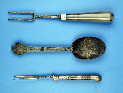 İki çatal ve bir kaşık, 17. yüzyıl (adi metal ve akik) by English School