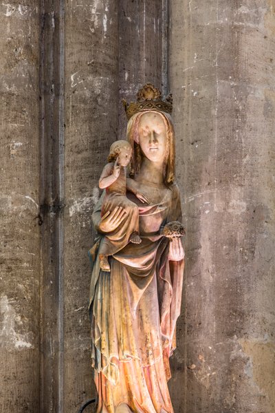 Notre-Dame de la Nef olarak bilinen Bakire ve Çocuk.14. yüzyıl (Alabaster) by English School