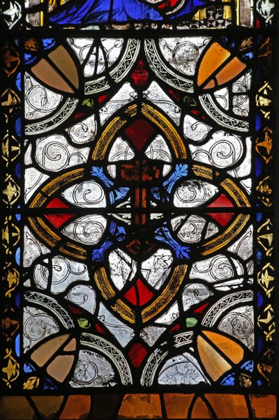 Grisaille ve St Peter amblemini gösteren n4 penceresi by English School